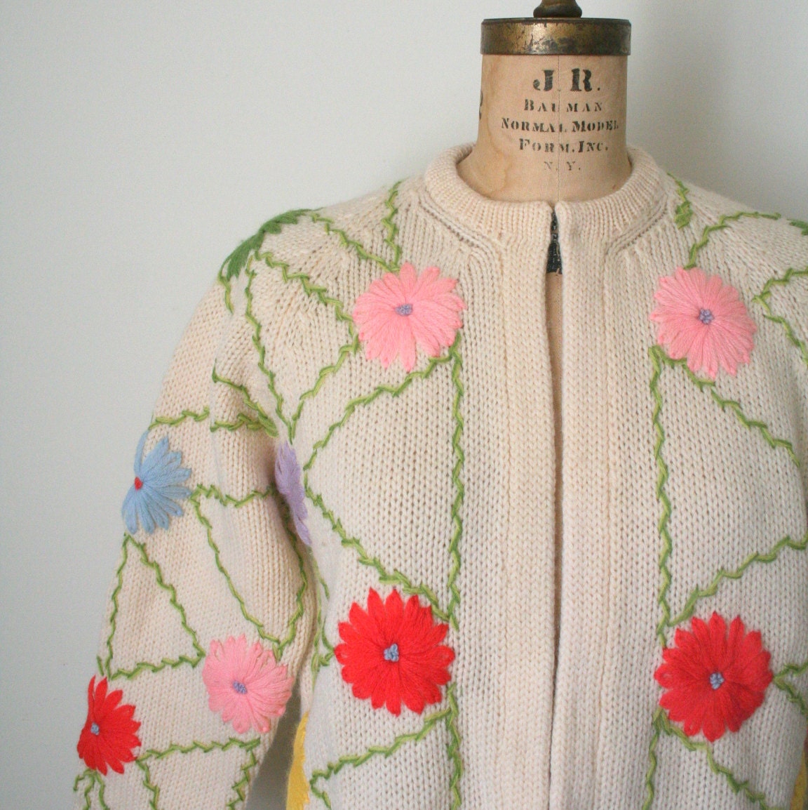 vintage cardigan sweater EMBROIDERED retro 1960's / wool NEON - PASTEL Kawaii - Kei