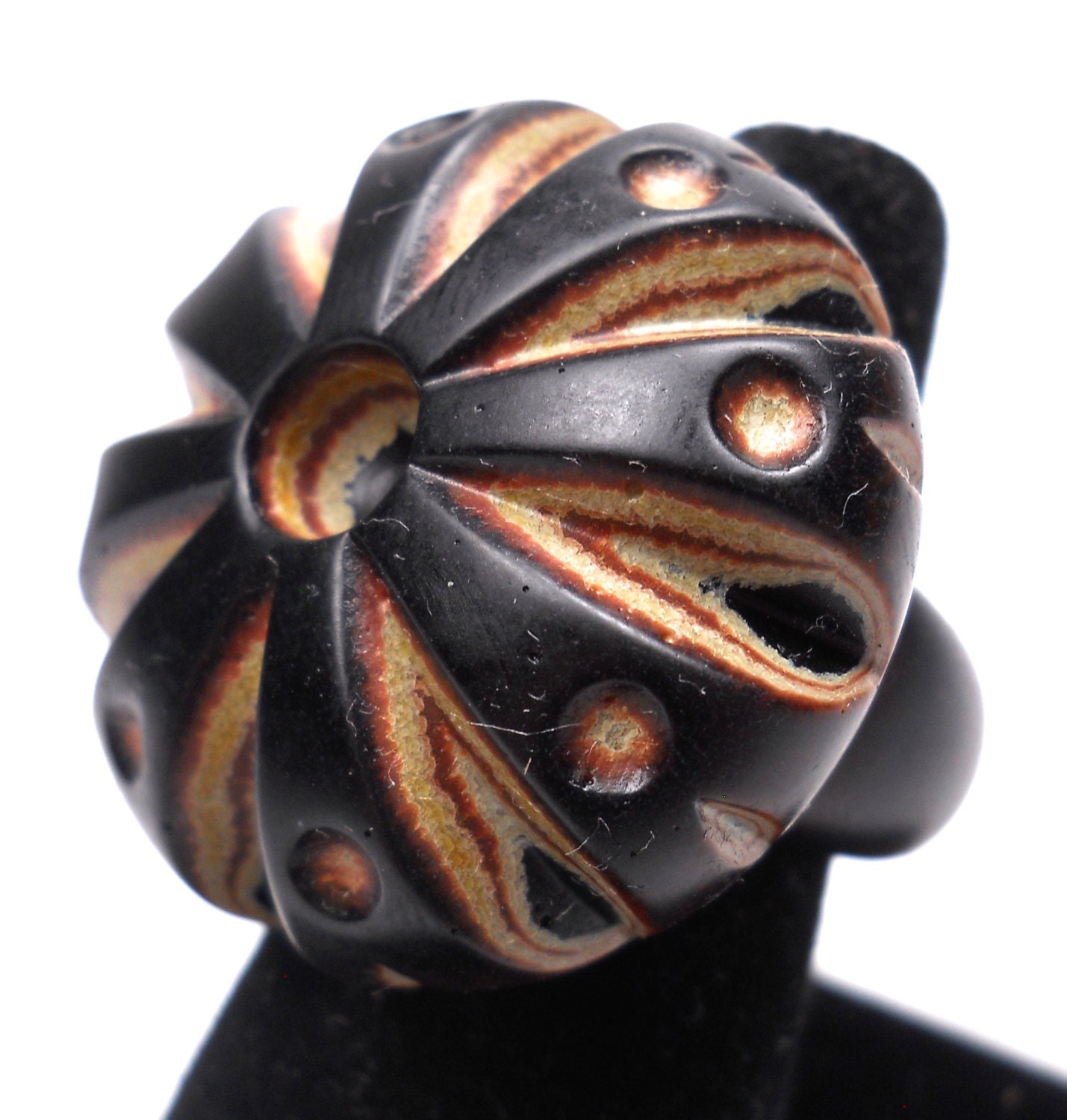 American Trade Bead - New Hampshire - Finger ring size 7 3/4. Hollow blown carved boro glass lampwork.