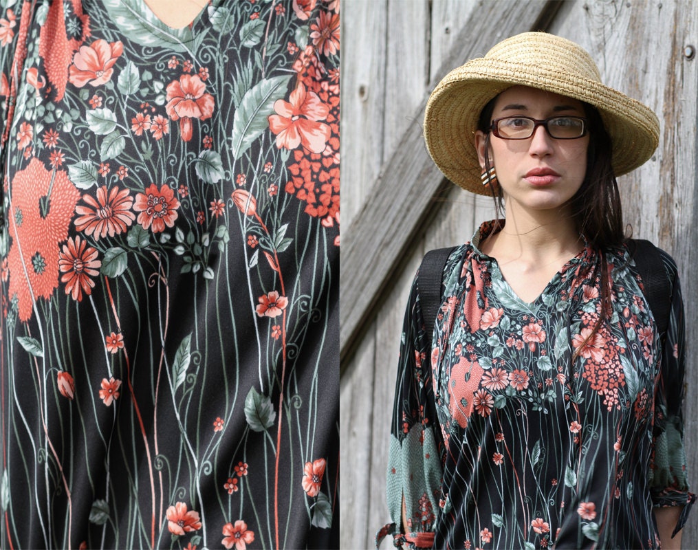 Vintage 70s Boho Trippy HIPPIE Garden Floral Printed V-Neck Keyhole Tie Bishop Kimono 3/4 Sleeve Peasant Top Blouse Shirt - S / M