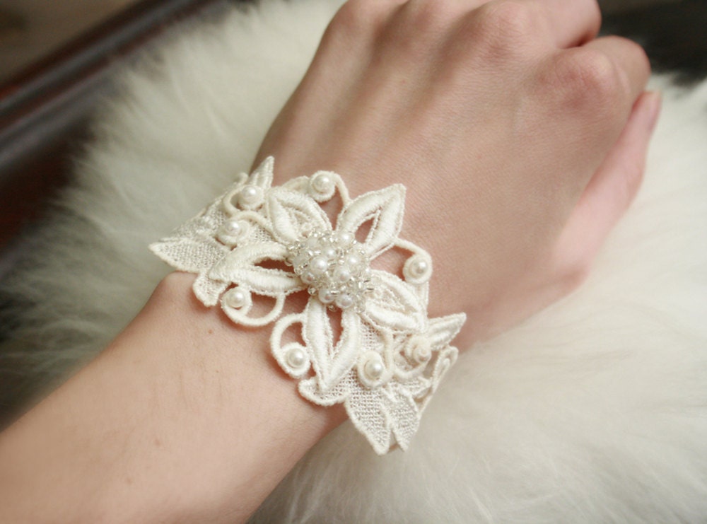 bridal lace bracelet cuff -LOVE BLOOMS ETERNAL- ivory