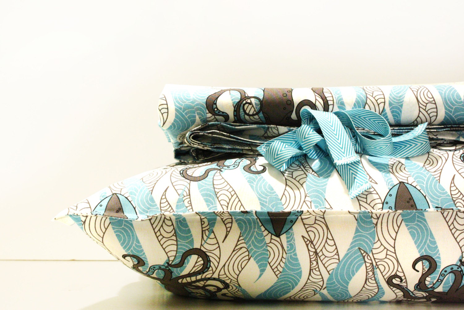 Boy Toddler bedding set- ORGANIC cotton- Pillowcase and Duvet cover- "Squid and Seaweed"