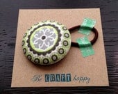 Button ponytail holder - Green medallion