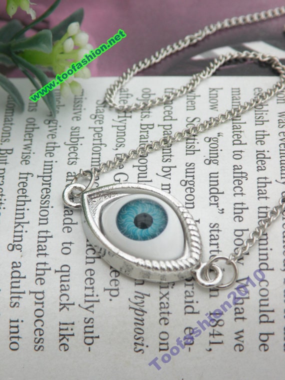 Pretty retro silver blue eyes necklace pendant jewelry vintage style