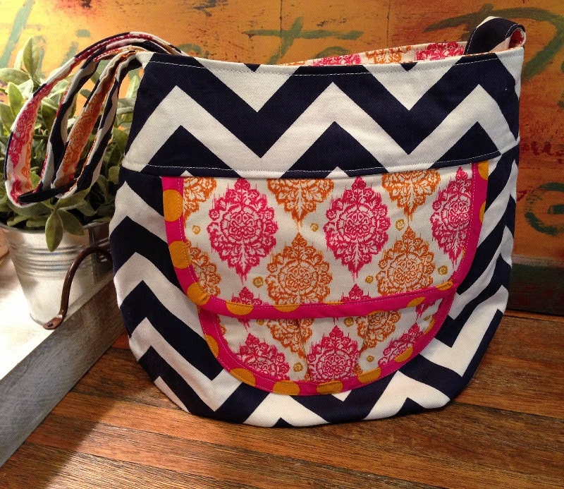 Large Tote Bag with Exterior Pocket