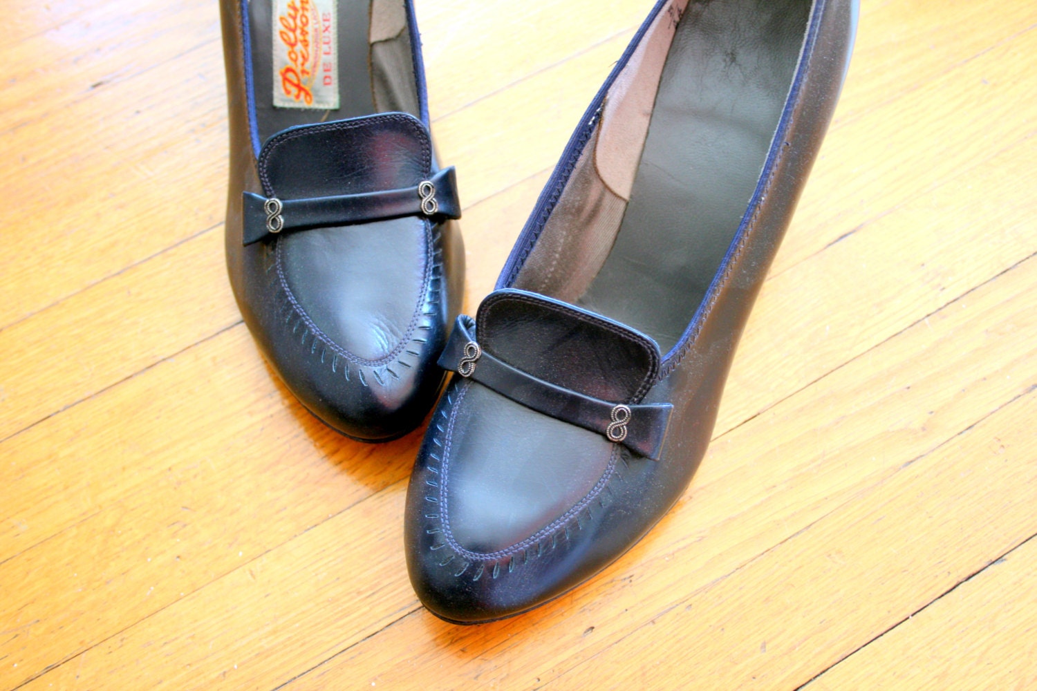 SALE//// 1960s Vintage LOAFER HEELS...size 6 1/2....navy. loafers. shoes. heels. closed toes. 1960s shoes. 60s accessories. mod. preppy