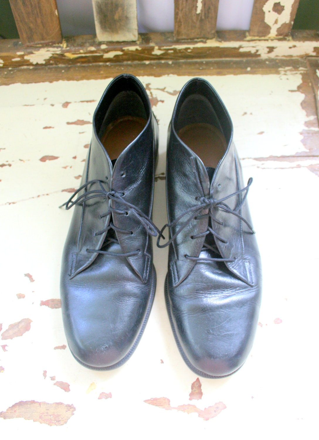 1980s KILLER BOOTS....size 8 womens..... leather boots. ankle boots. rad 80s boots. urban. hipster. boho. black boots. retro. easy spirit.