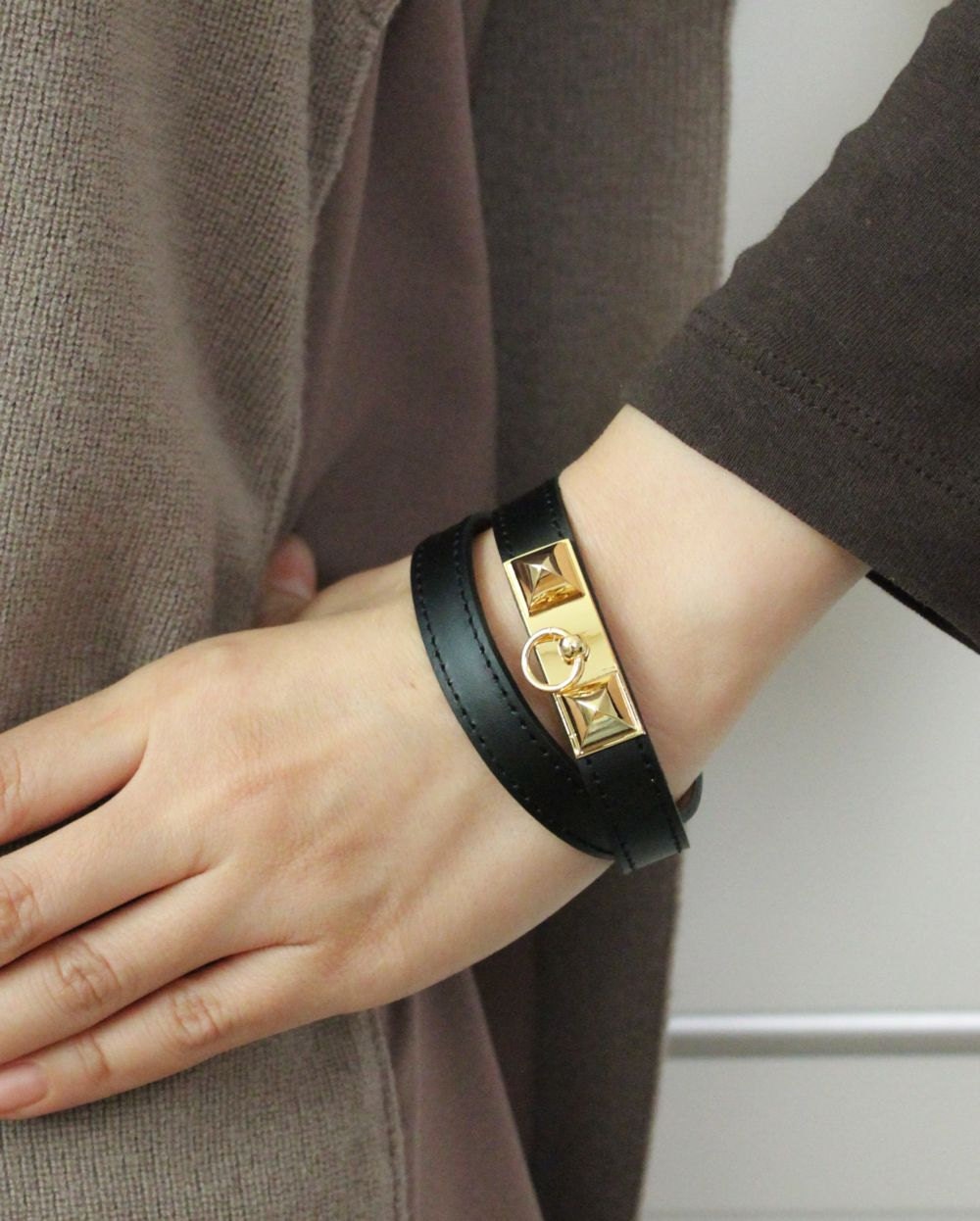 Square Ornament Leather Bracelet(BLACK Leather and Gold Metal) - Narrow Width