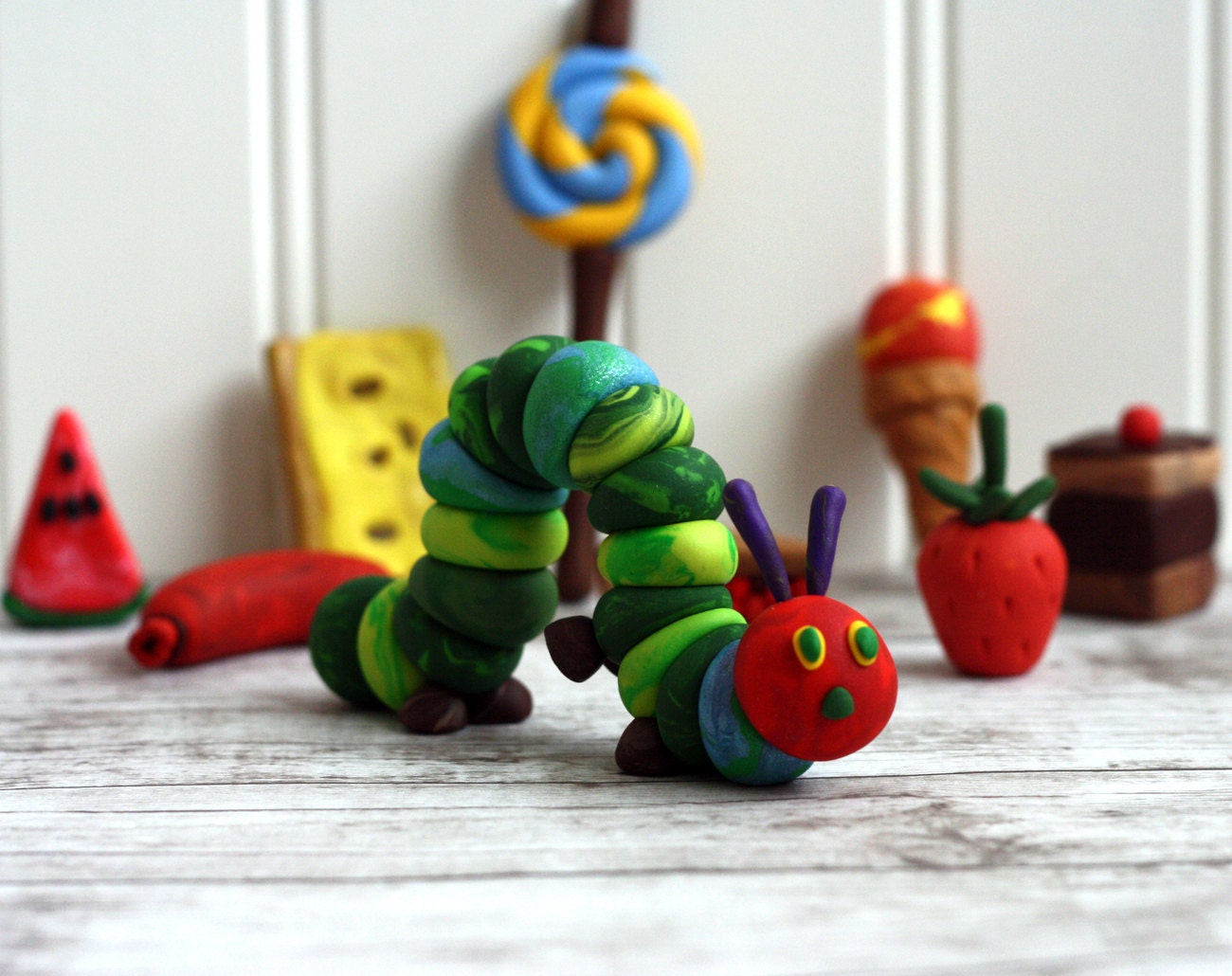 The Very Hungry Caterpillar Large Set - Clay Cake Topper