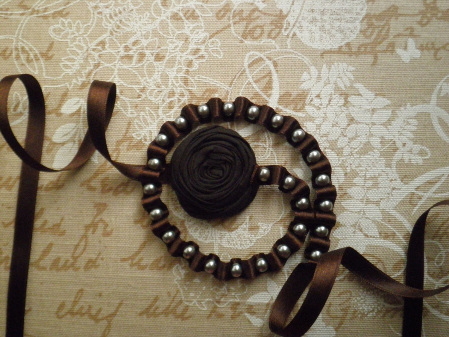 Ribbon necklace, with pearls and flower - Brown necklace with tiny grey pearls and flower
