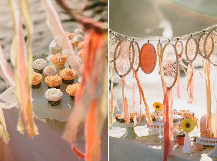 Wedding/Party Decor Set of 10 Dreamcatchers with 1 Embroidered Hoop