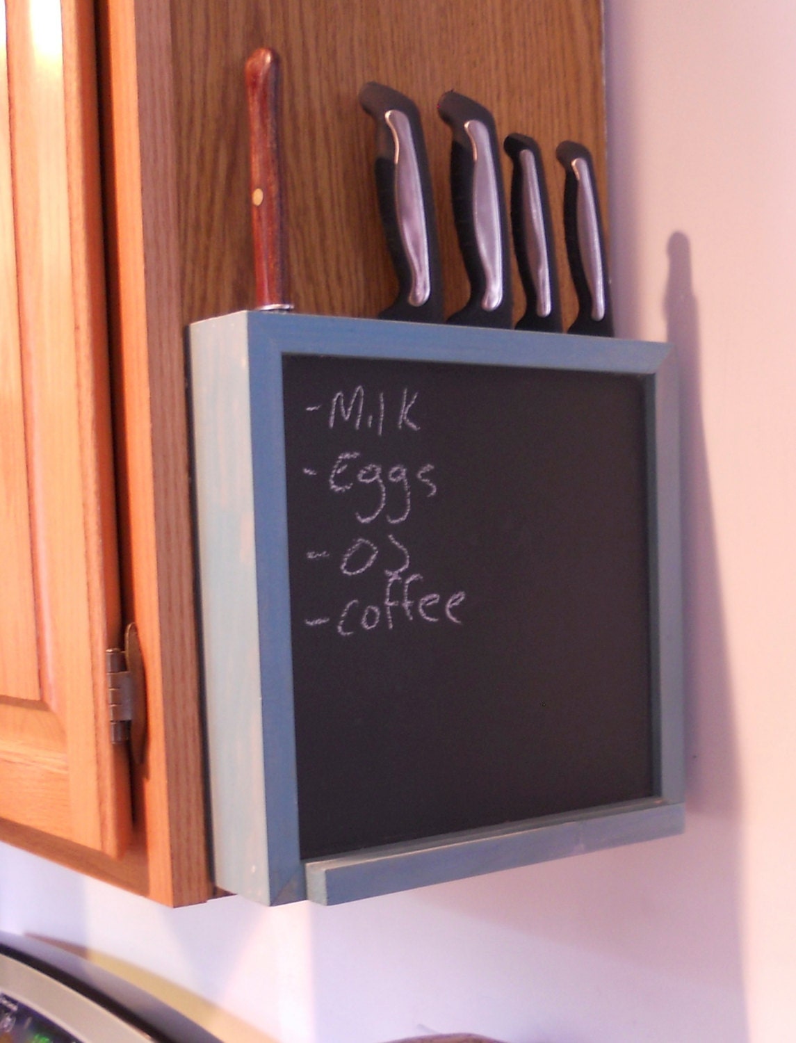 Festive knife holder with intergrated chalk board