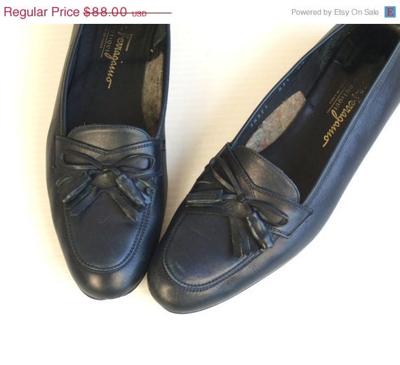 SALE vtg 80s Salvatore FERRAGAMO navy leather FRINGE Oxfords preppy 9 menswear Italian loafers shoes