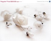 Bridal necklace - Winter wedding - snow white - Bridal White Roses - Statement necklace