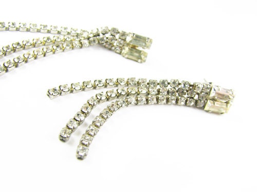 Vintage Rhinestone Earrings / Rhinestone Dangle Earrings / Wedding Jewelry - Boucles d'Oreilles Strass.