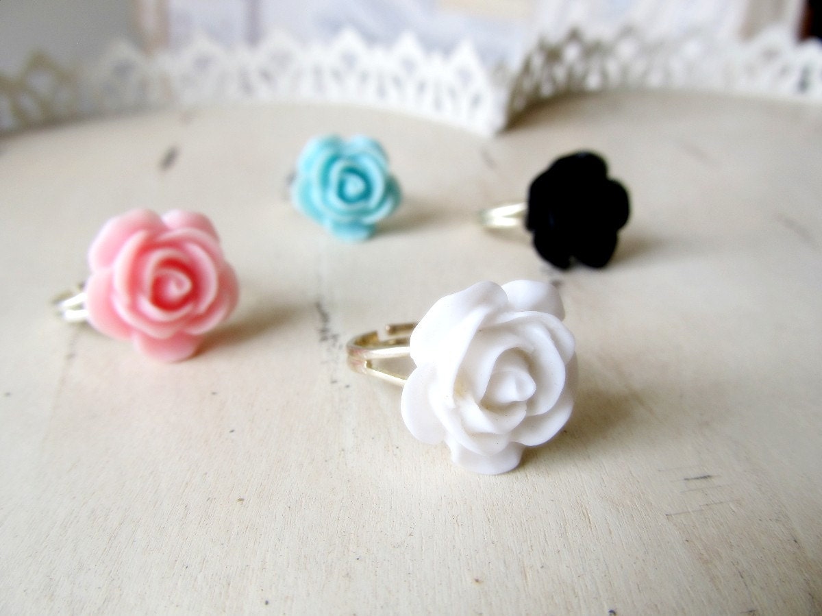 Shabby Rose Ring.. Shabby Chic..  Adjustable Shiny Silver .. Romantic resin rose