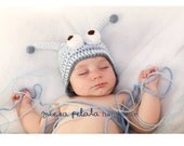 caterpillar hat in blue and light blue with earflaps