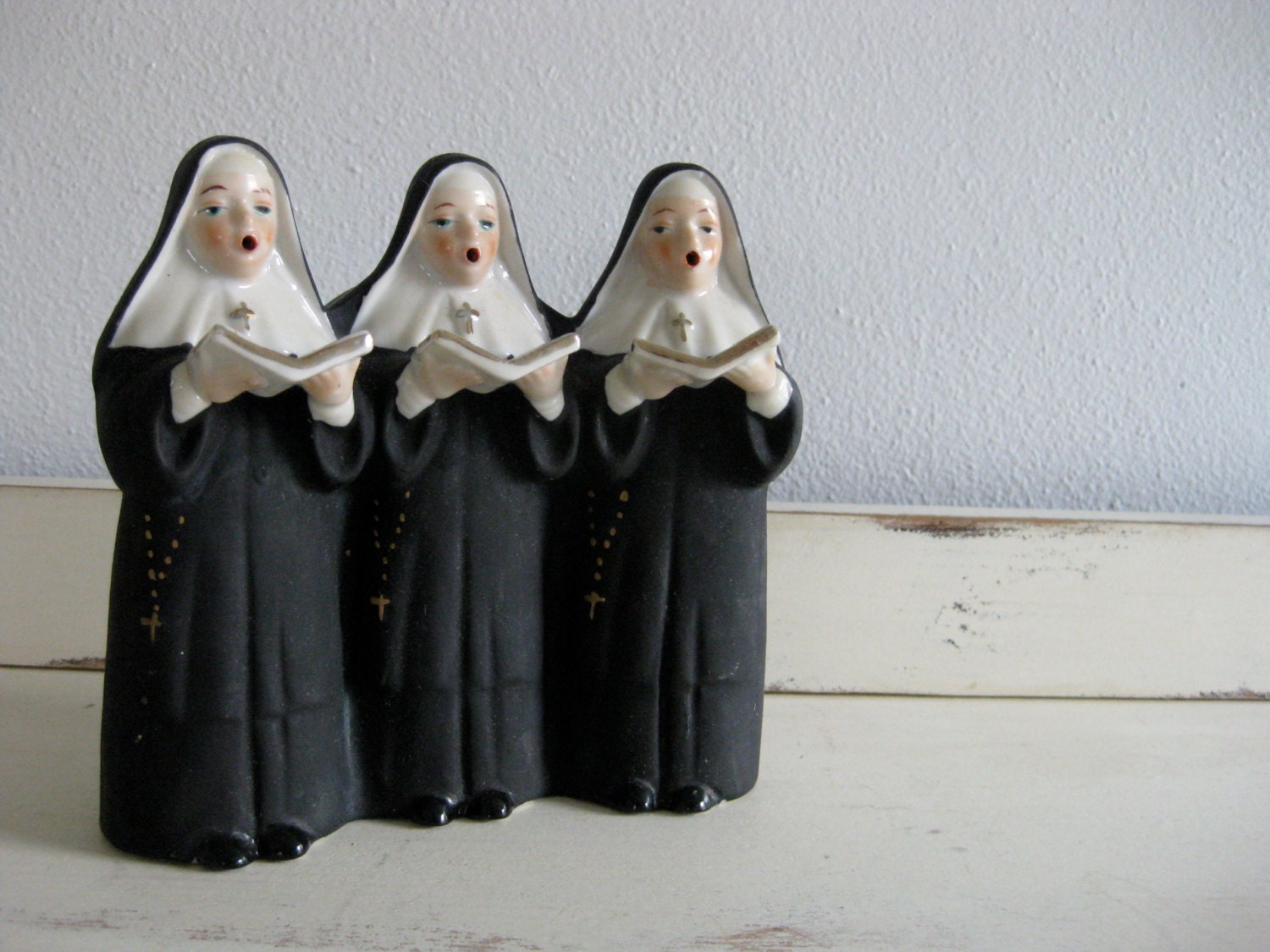 3 Singing Nuns Ceramic 1960s Music Box