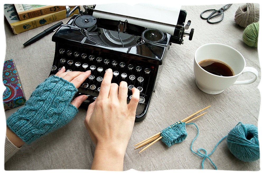 handwarmer kit, with a learn to knit video tutorial. short & sweet spring cabled fingerless gloves in heather blue.