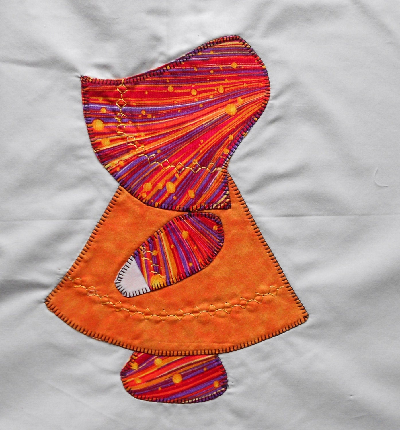 Beautiful Applique & Embroidered SUNBONNET SUE 12" Quilt Block Square No. 9