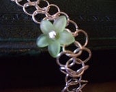 Chainmaille delicate Silver bracelet with pale green lucite flower CM13-01