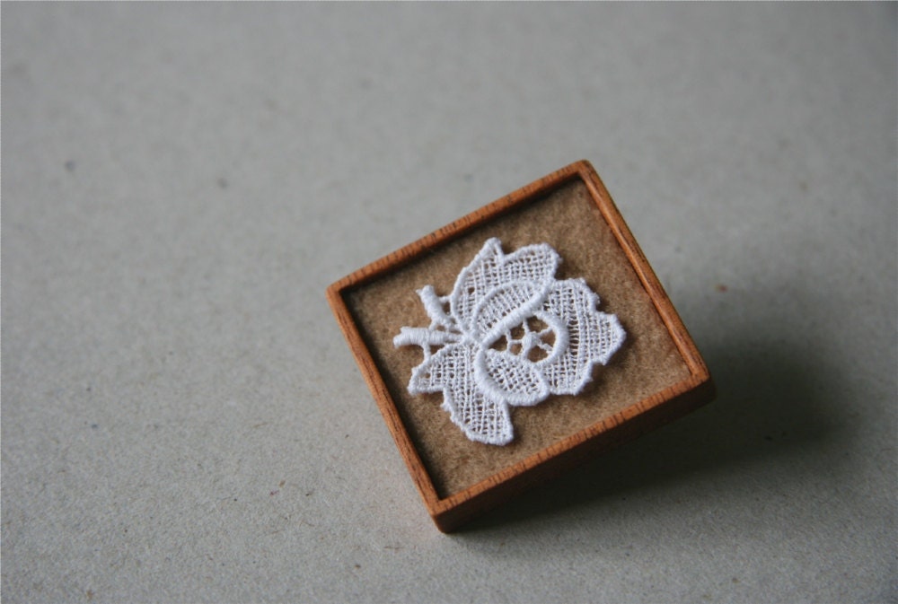 White Vintage Lace Flower on Coffee Brown Felt Wooden Brooch, Mahogany and Buttons Series
