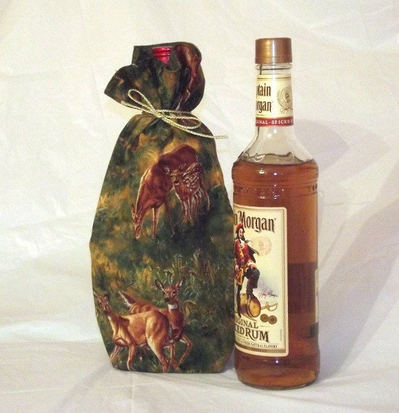 Bottle Bag, Deer Print, Wine bottle gift bag, Hunting Gift Bag, liquor, alcohol, gift bag, re-usable gift bag, Men's gift, groomsmen