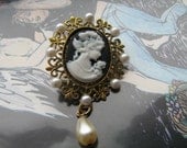 Black and white cameo brooch with gold setting and pearls
