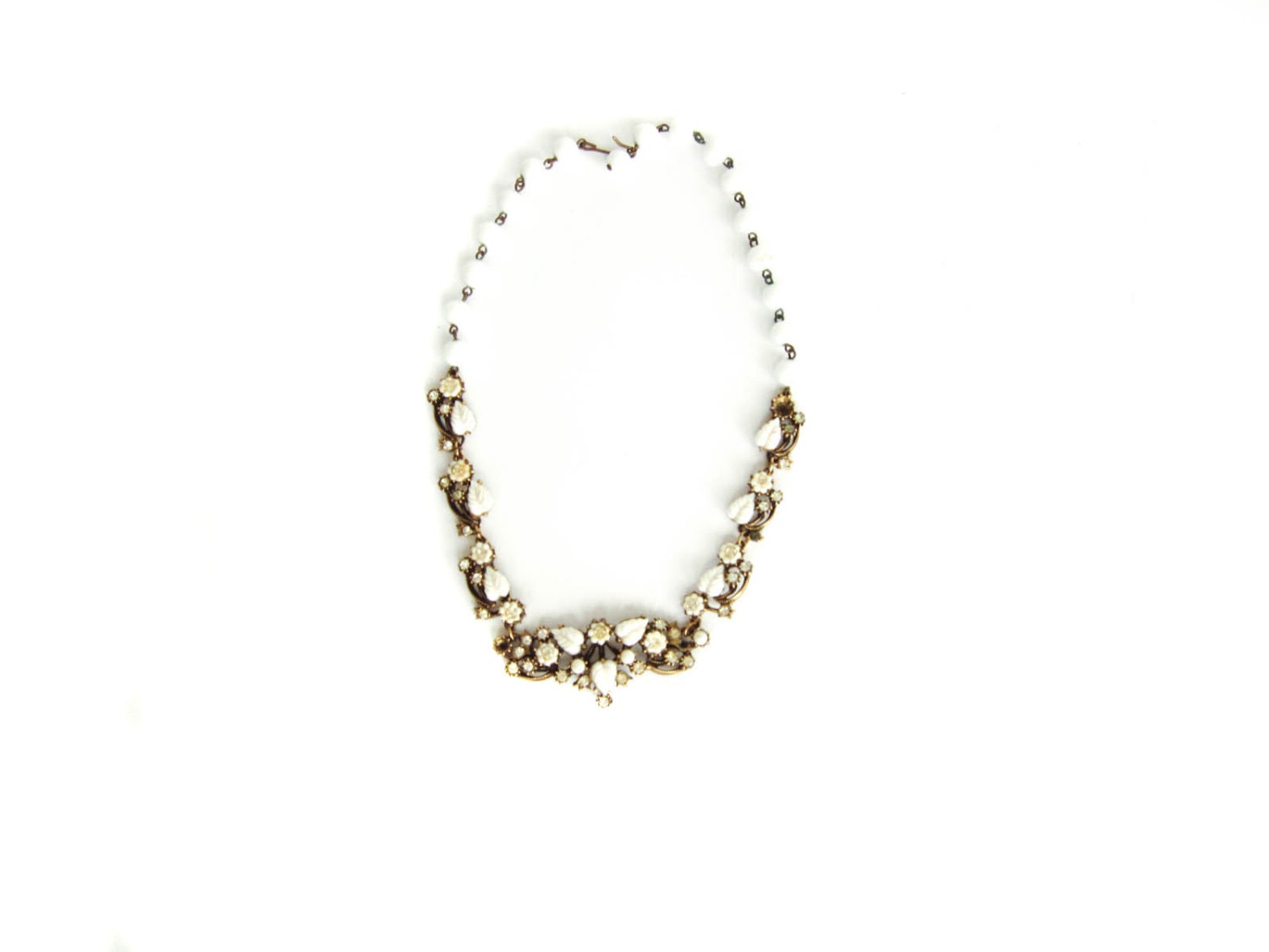 Vintage White Flower and Leaf Choker Necklace