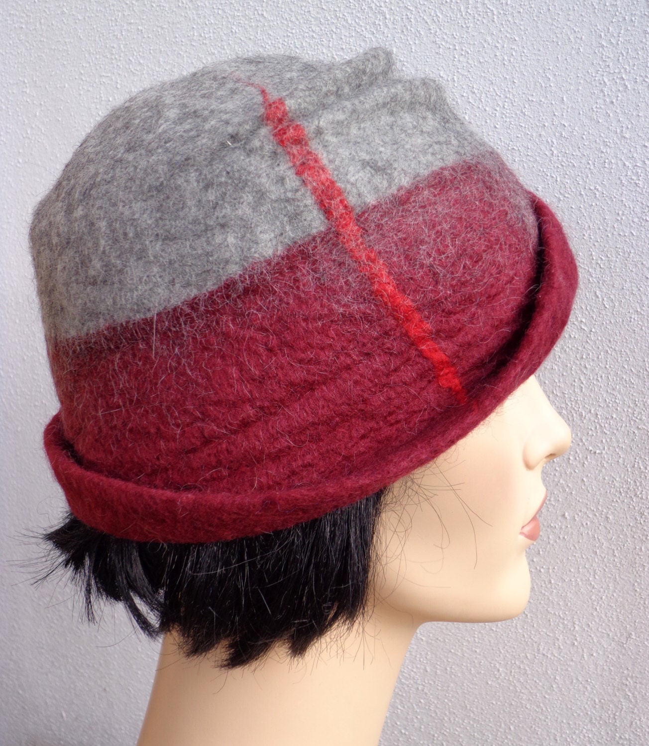 Bordeaux red and gray retro hat, felted hat, felt cloche, 1920s inspired hat, art deco inspired, vintage fashion, winter hat
