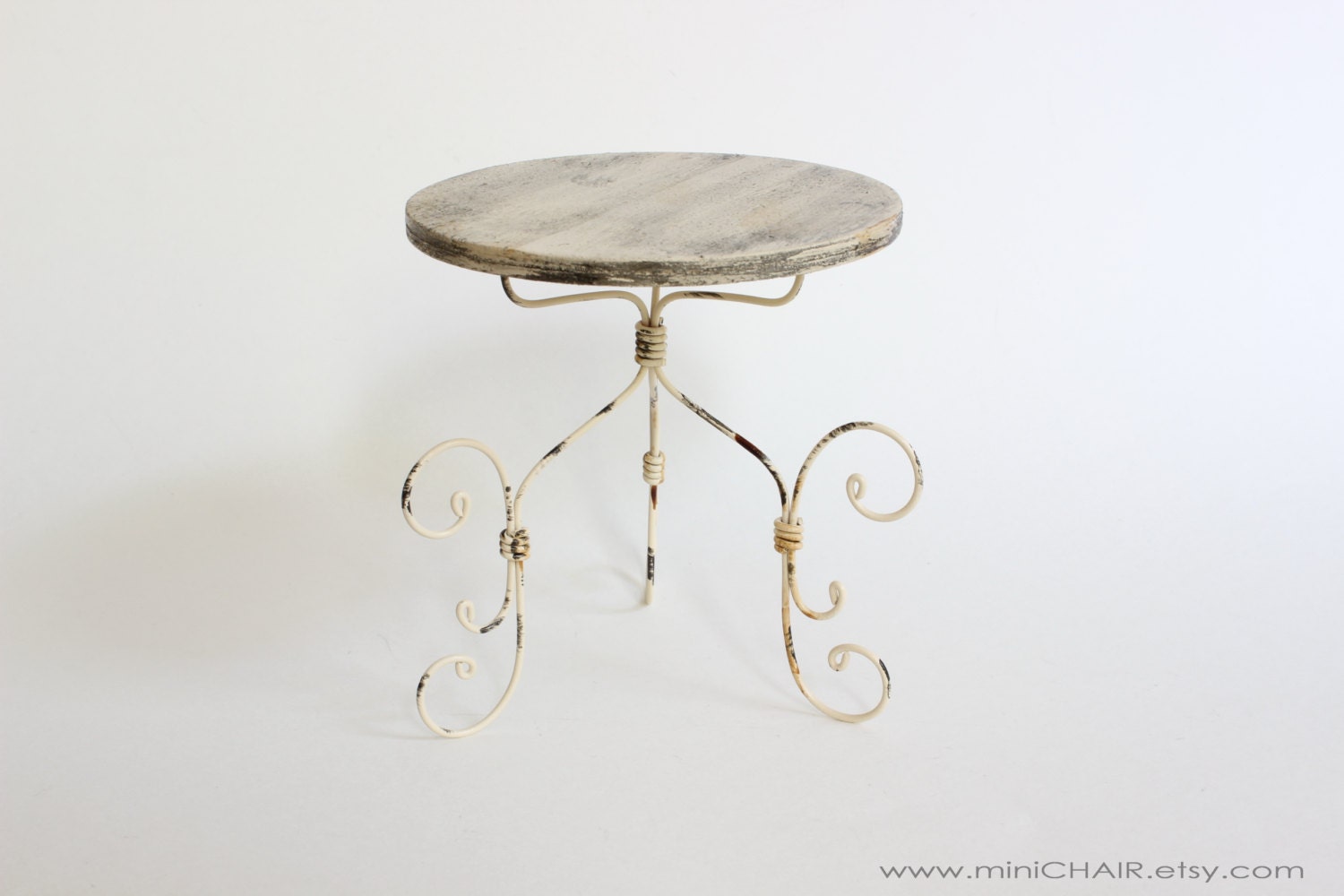 Miniature Doll Table in 1/6 scale (Blythe, Barbie, Bratz, Momoko). Cottage Chic style