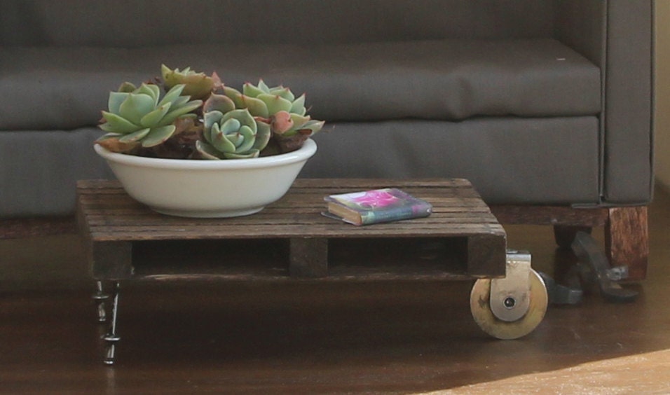 1:6 scale Pallet Sofa Table for OOAK Dollhouse or Diorama (Blythe, Barbie, 12'' Fashion dolls, Bratz, Momoko)