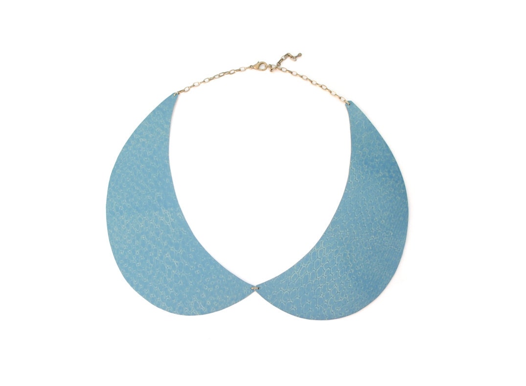 Simple Peter Pan Collar Necklace in Blue Leather with Reptile Pattern, Spring Trends, Gift for Her