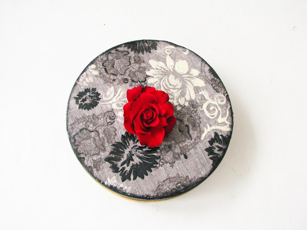 Jewelry rustic Box  OOAK Basic black and darker grey round  with the linen textured top and floral pattern