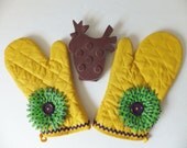 Oven Mitt Set -  Insulated Hot Pad, Wild Crow Farm Farmhouse Kitchen, OOAK, Yellow and Purple Kitchen