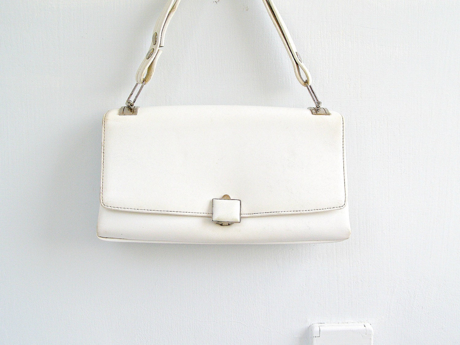 Retro white Handbag, mid century day purse, retro fashion, 60s style, Mad men fashion, Costume bag