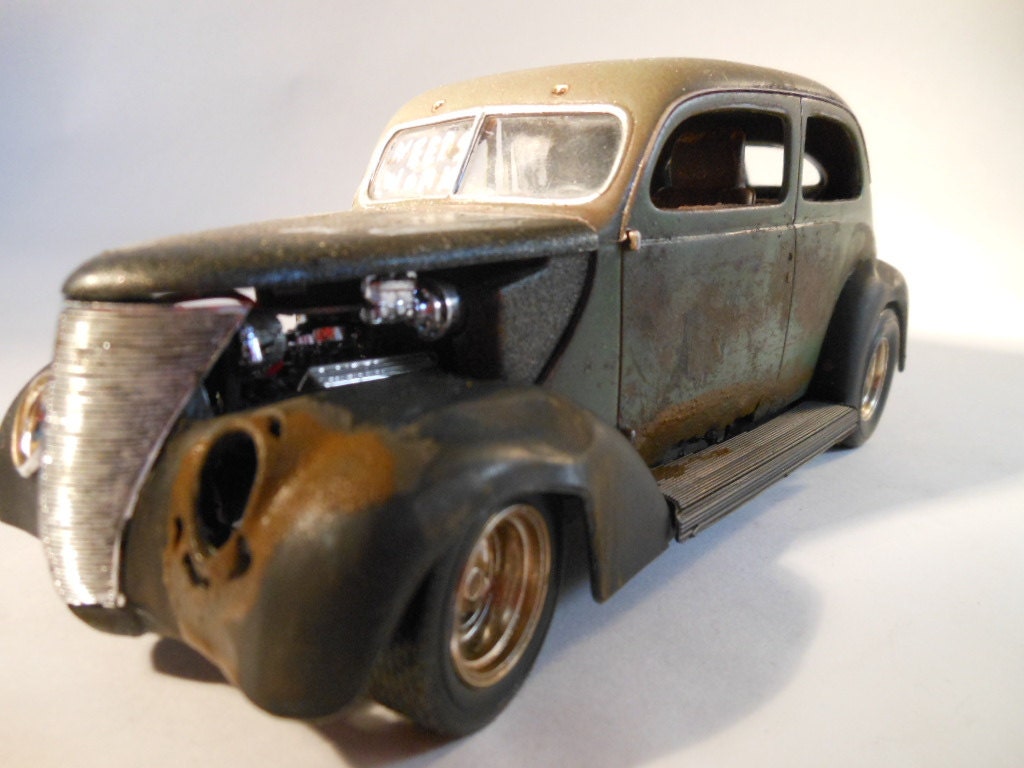1937 Ford Sedan 1/24 scale model car in green