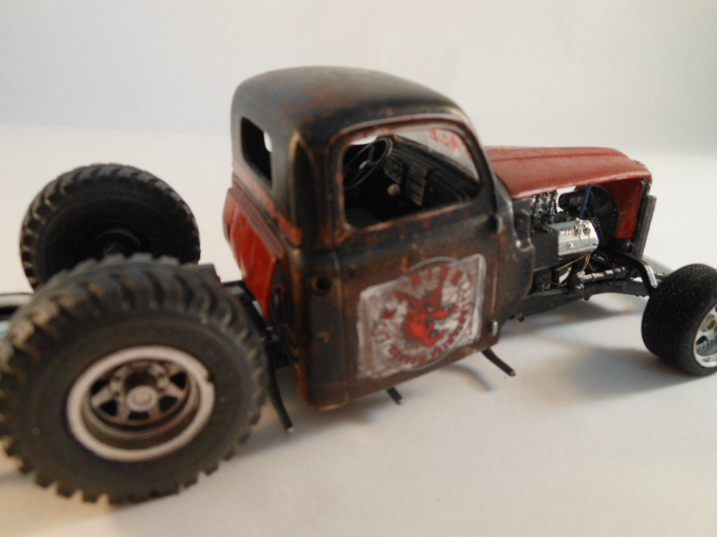 Ford Rat Rod 1/24 scale model car in black red brown