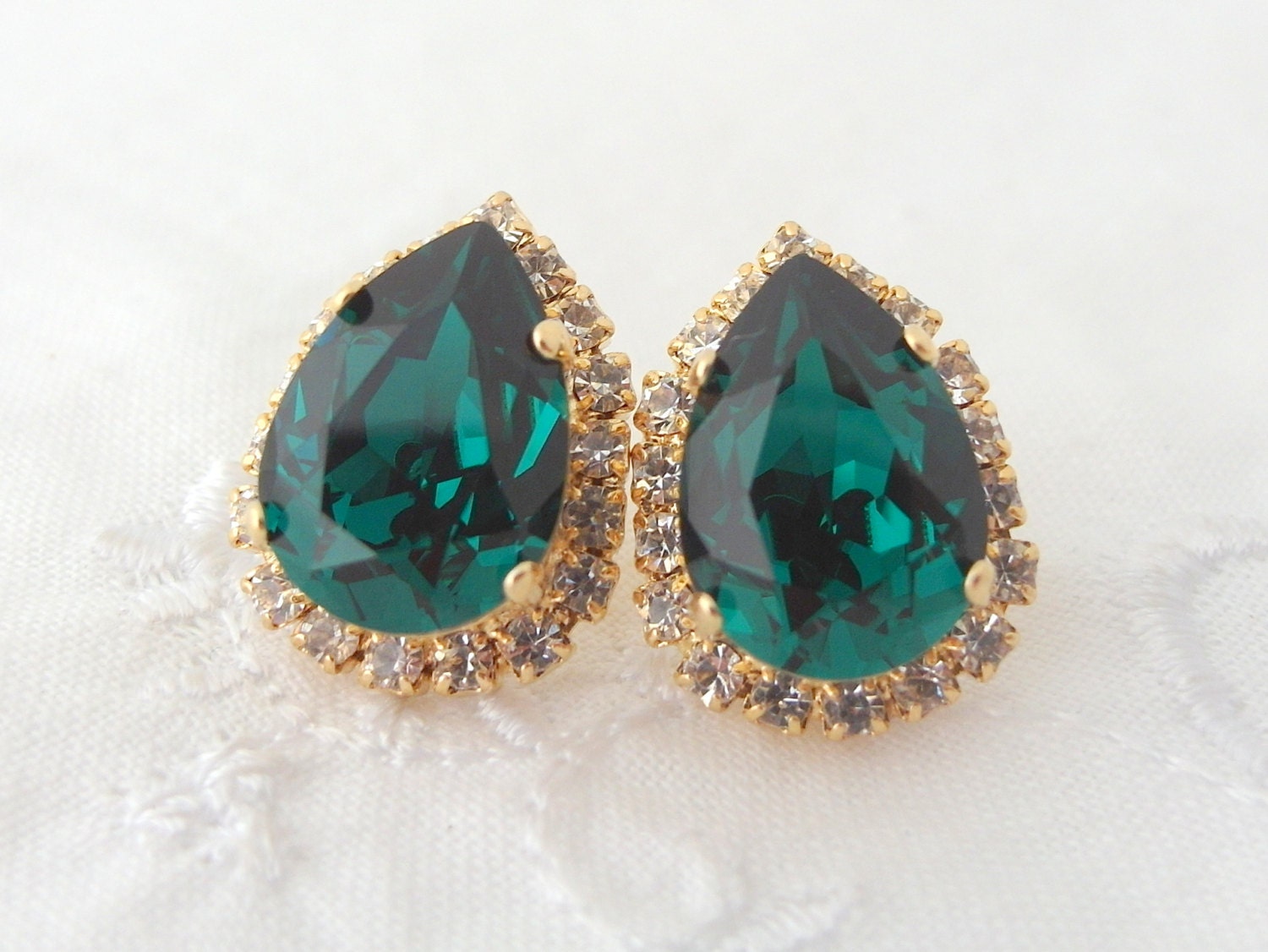 Emeral green crystal rhinestones stud earrings, Bridal earrings, Bridesmaids jewelry, Bridesmaids earrings, Gold earrings, Vintage earrings