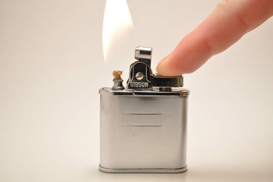 Working Like New Vintage Gibson Lighter with Wind Shield