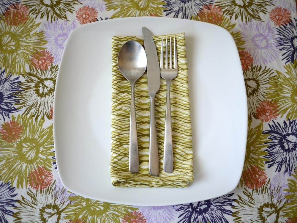Shasta Daisy Print Reversible Cotton Placemats - Light Green/Lavender - Set of 4 - Housewarming Gift, Wedding Gift