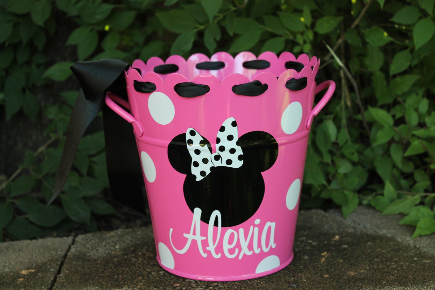 Minnie Mouse/Mickey Mouse Theme----Personalized Scalloped Pail