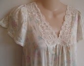 Vintage nightgown vanity fair soft floral nylon S M