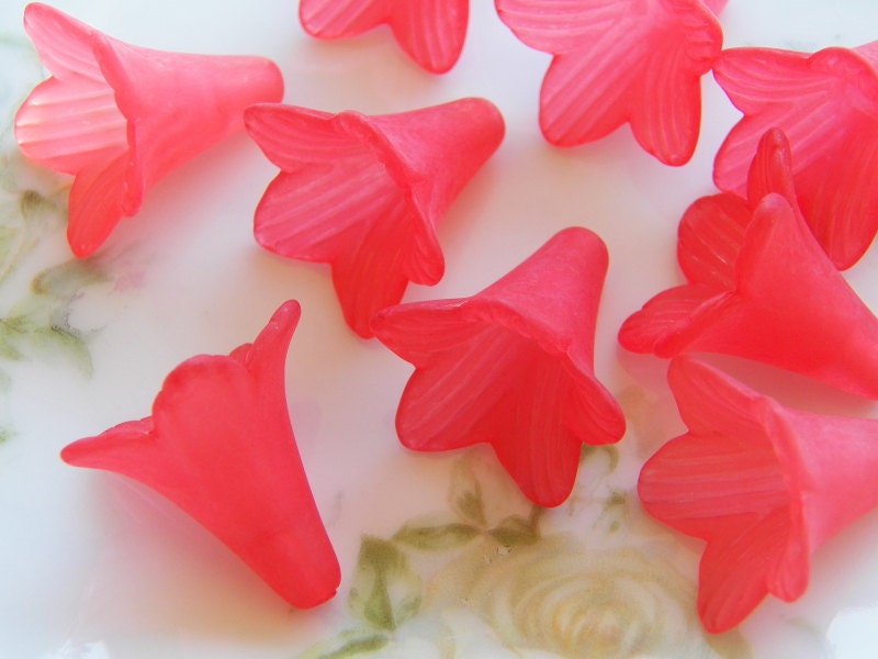 21mm Frosted Red Acrylic Long Elegant Trumpet Flower Beads, 8 PC (C16)