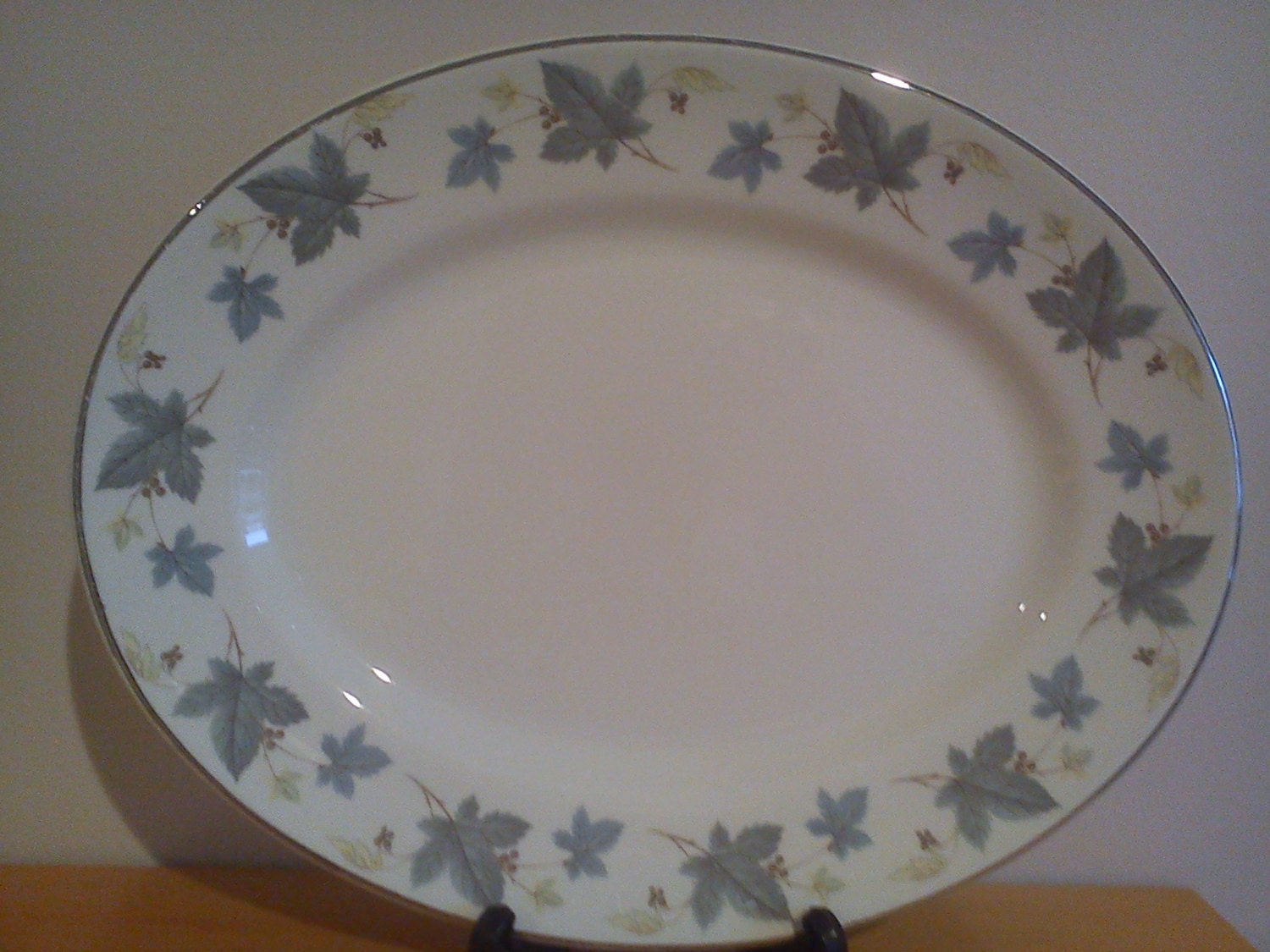 Vintage/Retro White Mist - oval plate/platter. Vinewood Ridgway,Staffordshire