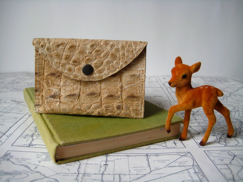 Alligator texture leather card holder