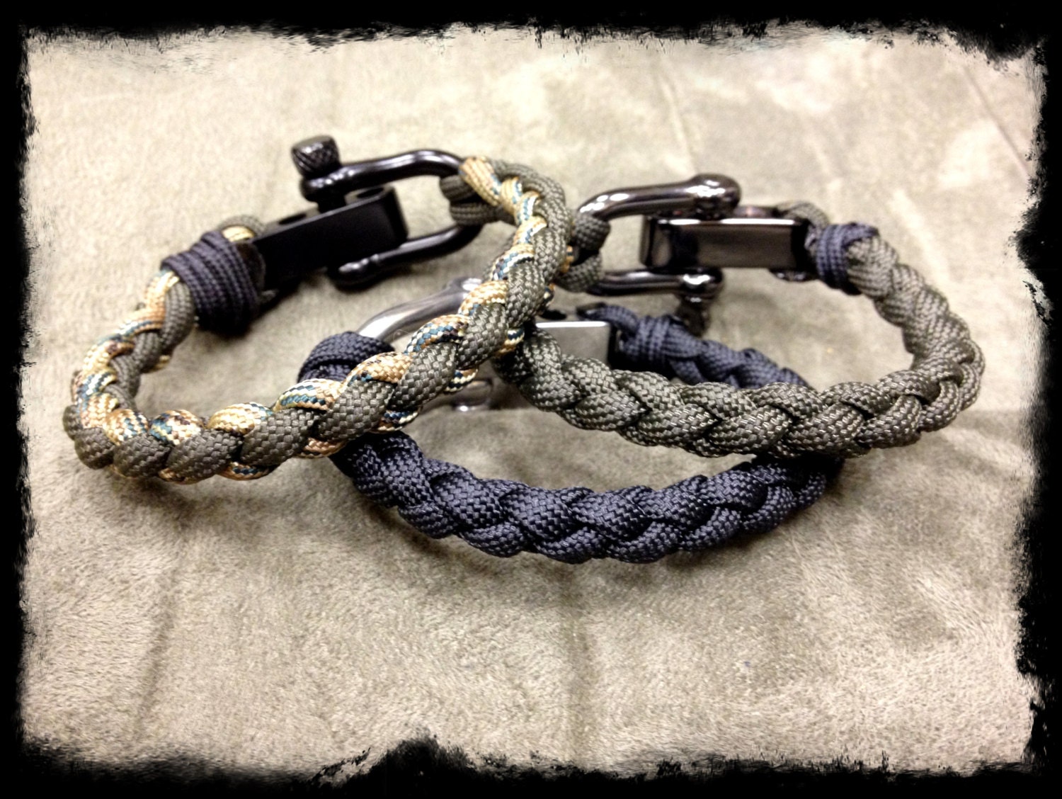 Paracord round braid bracelet with adjustable shackle