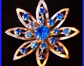 Vintage Rhinestone Brooch Pin Round Blue Stones Flower Design Gold Metal 1 3/4" VG