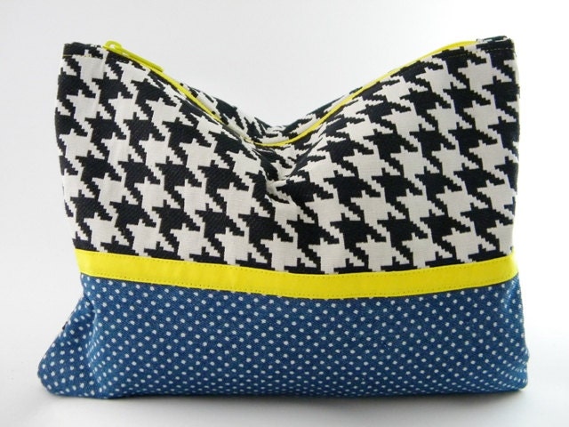 ZigNDot Statement Clutch