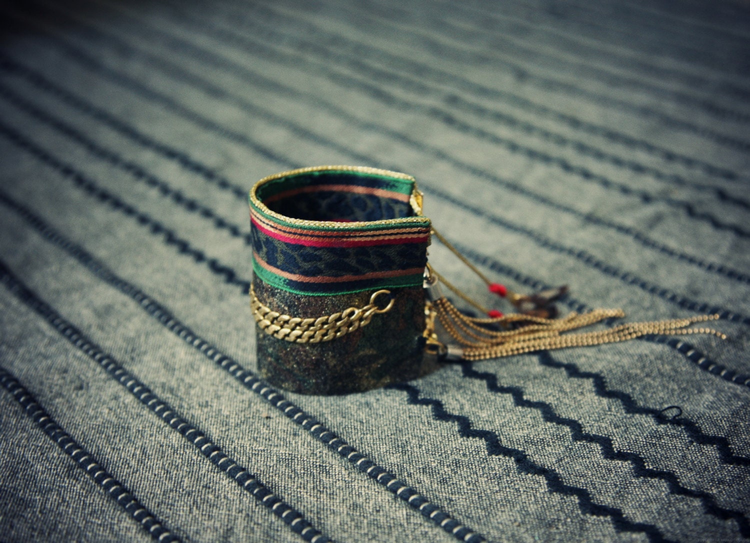 Major Cuff. Leather bracelet, Jamaican's pattern . Original leather light green / Collection hiver 2012/2013