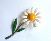 Enamel Daisy Flower Brooch 1940s Vintage Jewelry